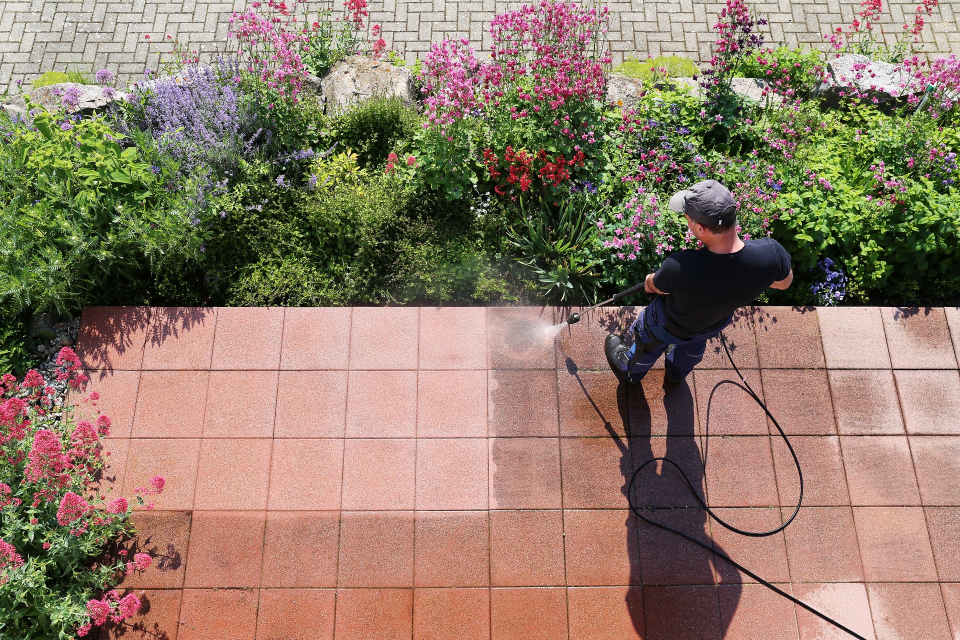 Cleaning stone slabs with the high-pressure cleaner